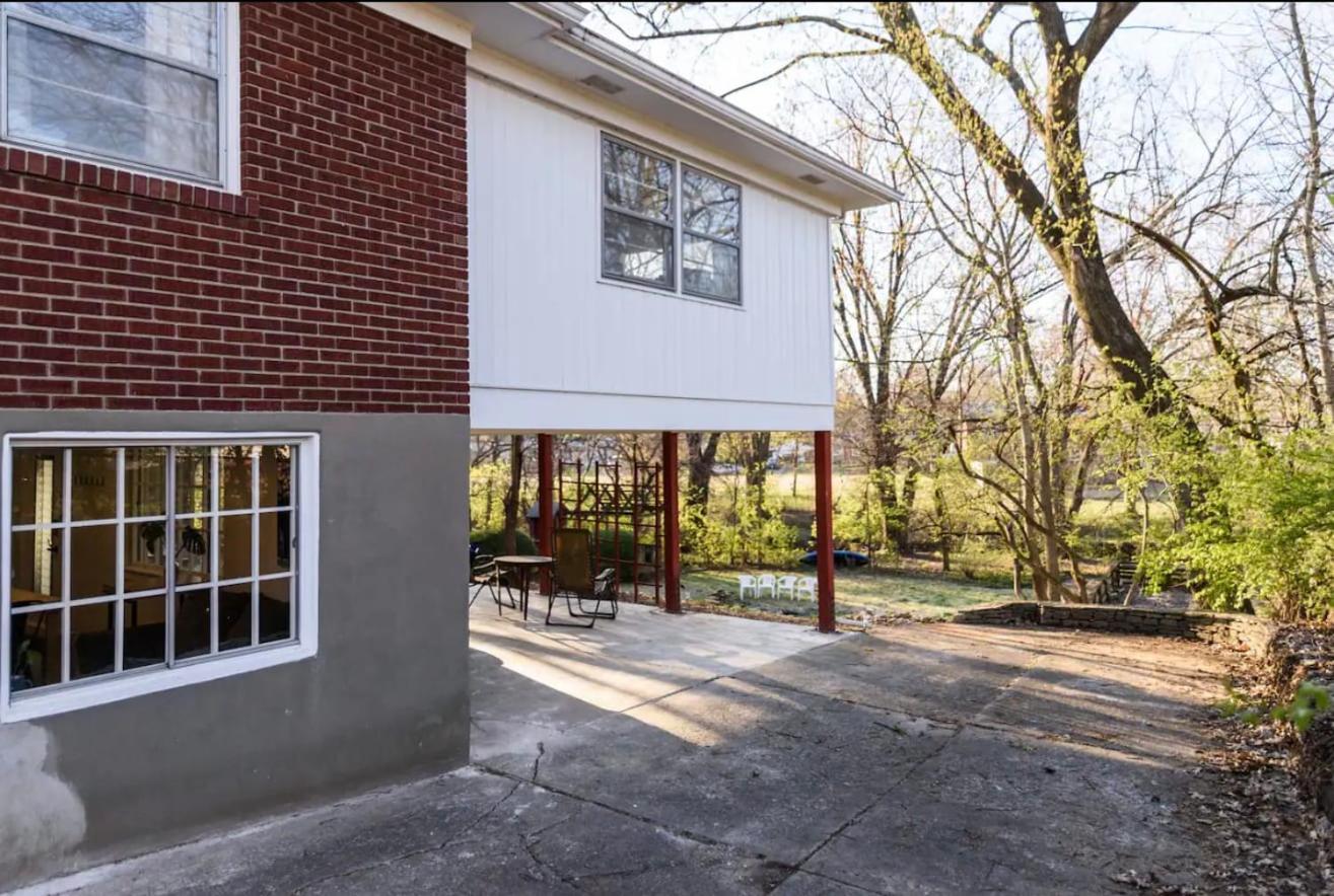 Spacious 5-bedroom Retreat For 12 In Serene Neighborhood Near Louisville's Attractions