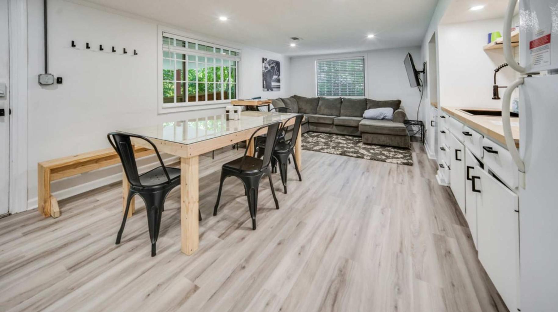 Spacious 5-bedroom Retreat For 12 In Serene Neighborhood Near Louisville's Attractions Louisville