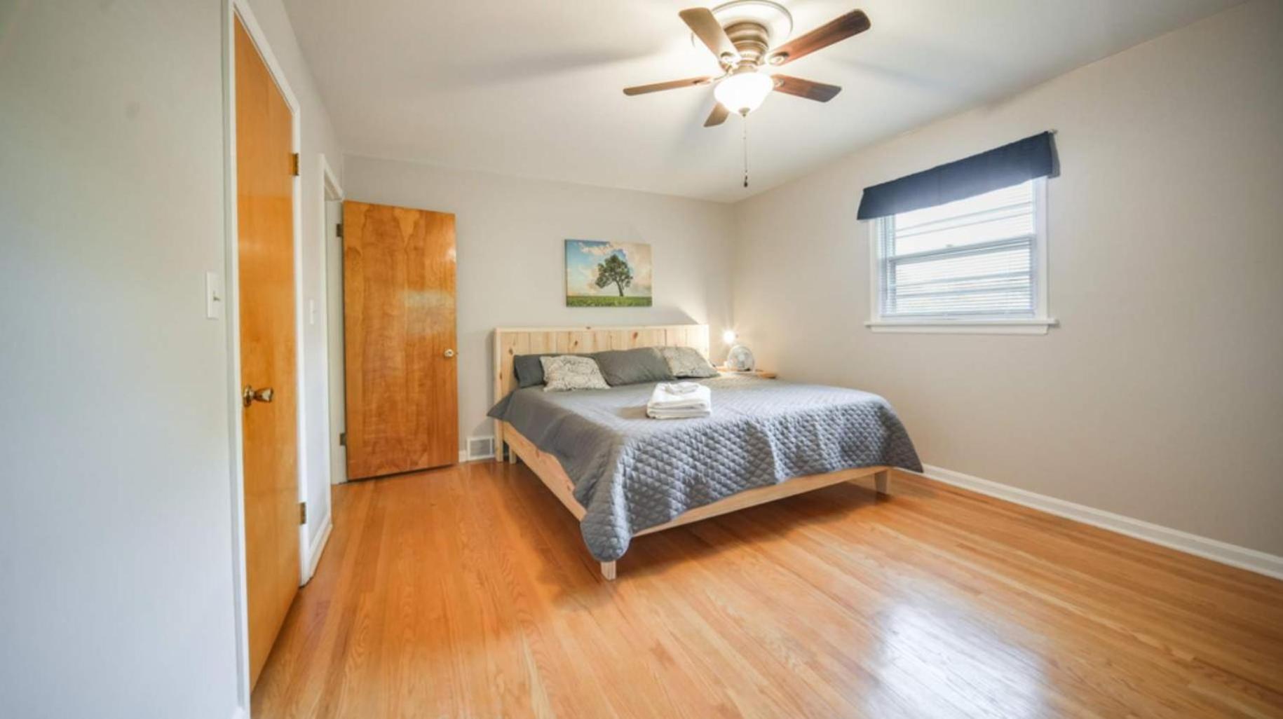 Spacious 5-bedroom Retreat For 12 In Serene Neighborhood Near Louisville's Attractions Holiday home