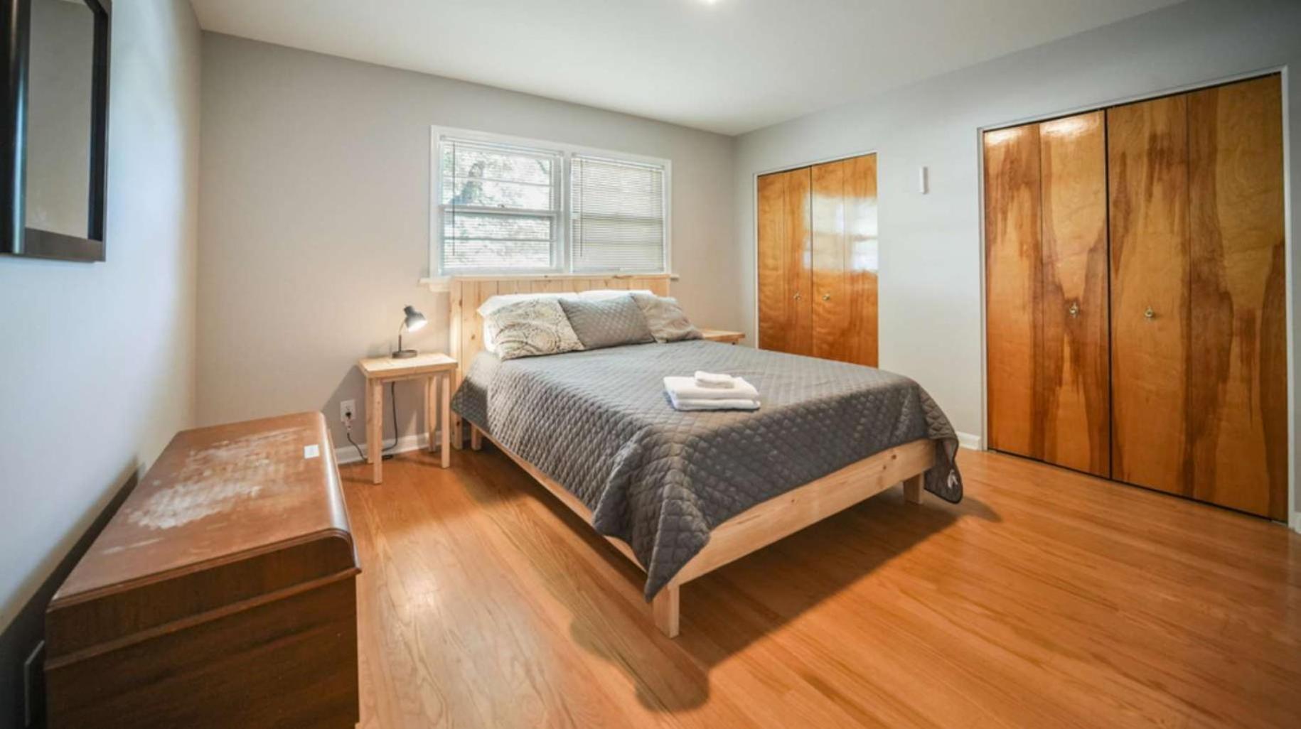 Spacious 5-bedroom Retreat For 12 In Serene Neighborhood Near Louisville's Attractions Louisville
